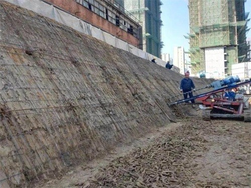 横峰建筑边坡支护